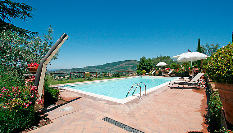 Holiday farm house in Tuscany with park and swimming pool | Country house for holiday rentals near Arezzo